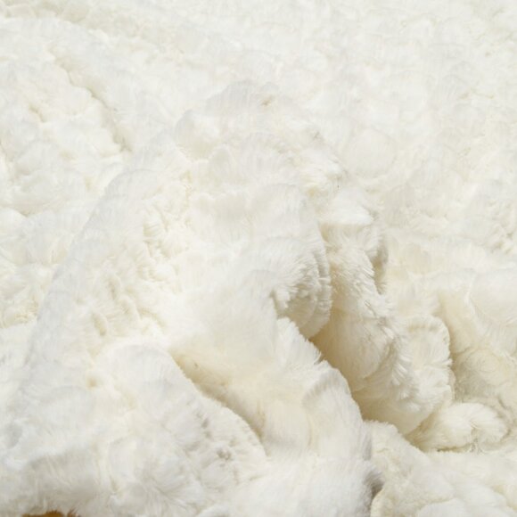 Luxe Home Decor Classic Faux Fur Throw | 1-Piece | Ivory mink | 50"x70" - Picture 4 of 5